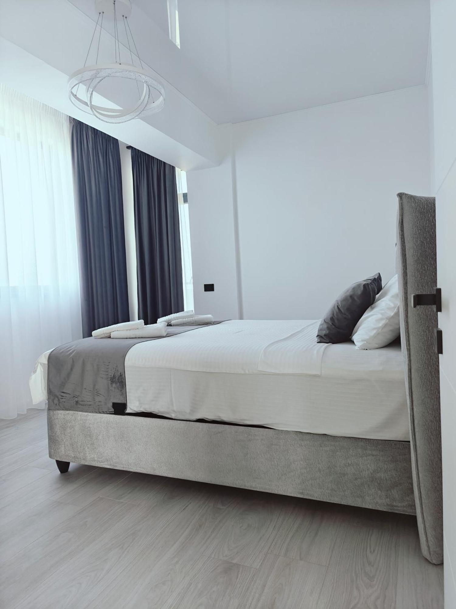 Mamaia Nord Vip Aparthotel Navodari Exterior photo