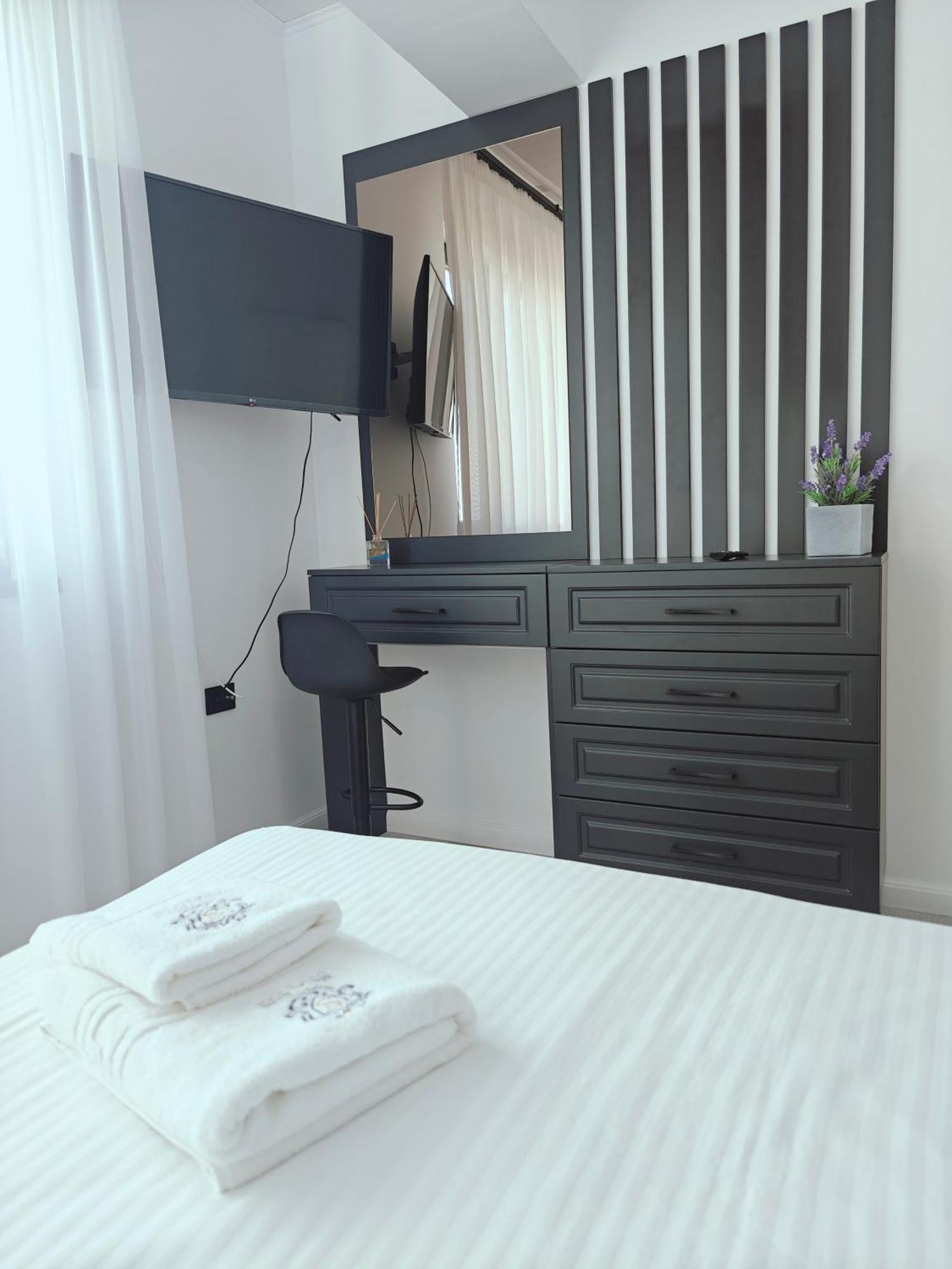 Mamaia Nord Vip Aparthotel Navodari Exterior photo