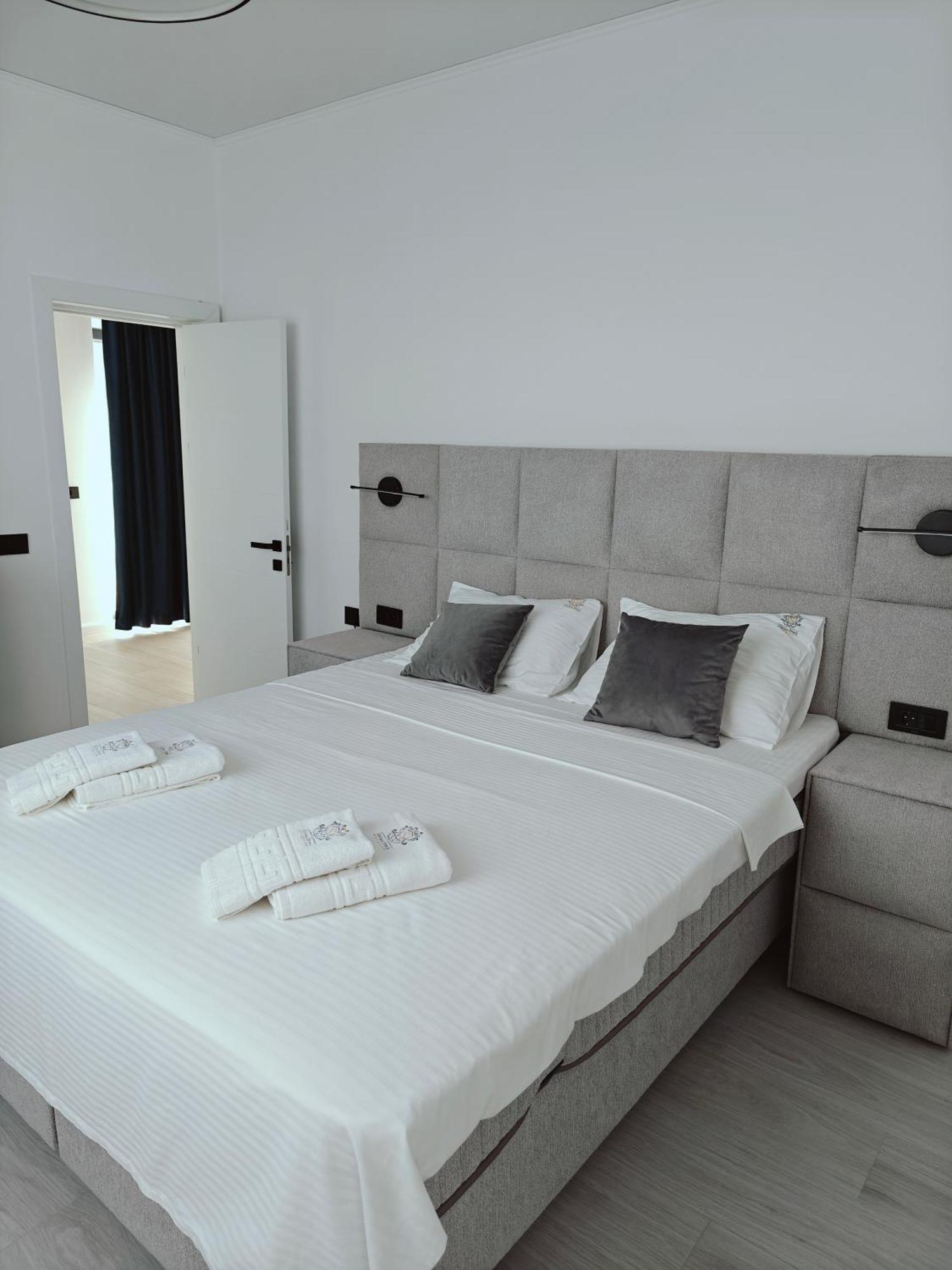 Mamaia Nord Vip Aparthotel Navodari Exterior photo